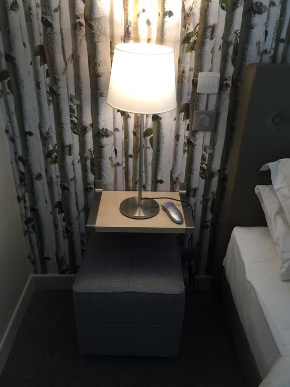 Dans Les Vignes Hotel Chamery Room photo