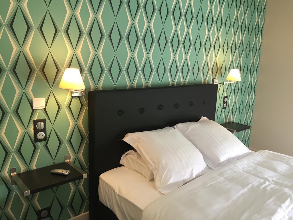 Dans Les Vignes Hotel Chamery Room photo