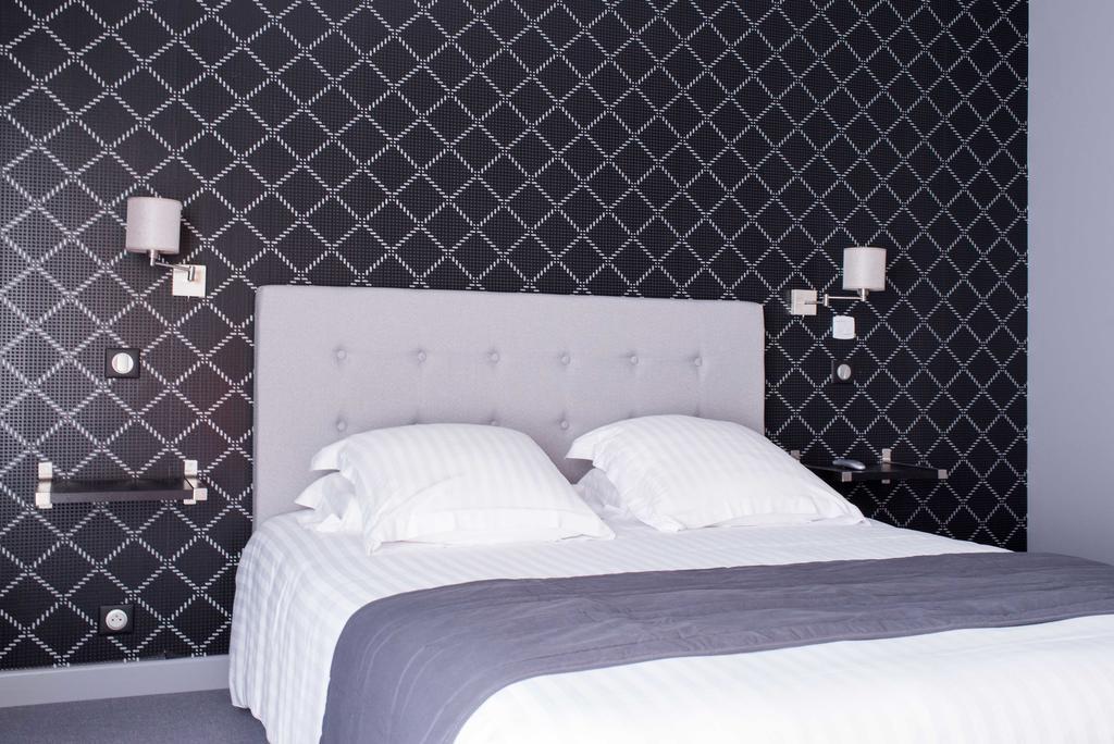 Dans Les Vignes Hotel Chamery Room photo