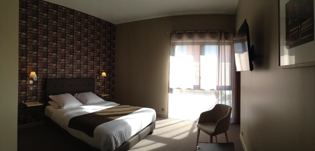 Dans Les Vignes Hotel Chamery Room photo