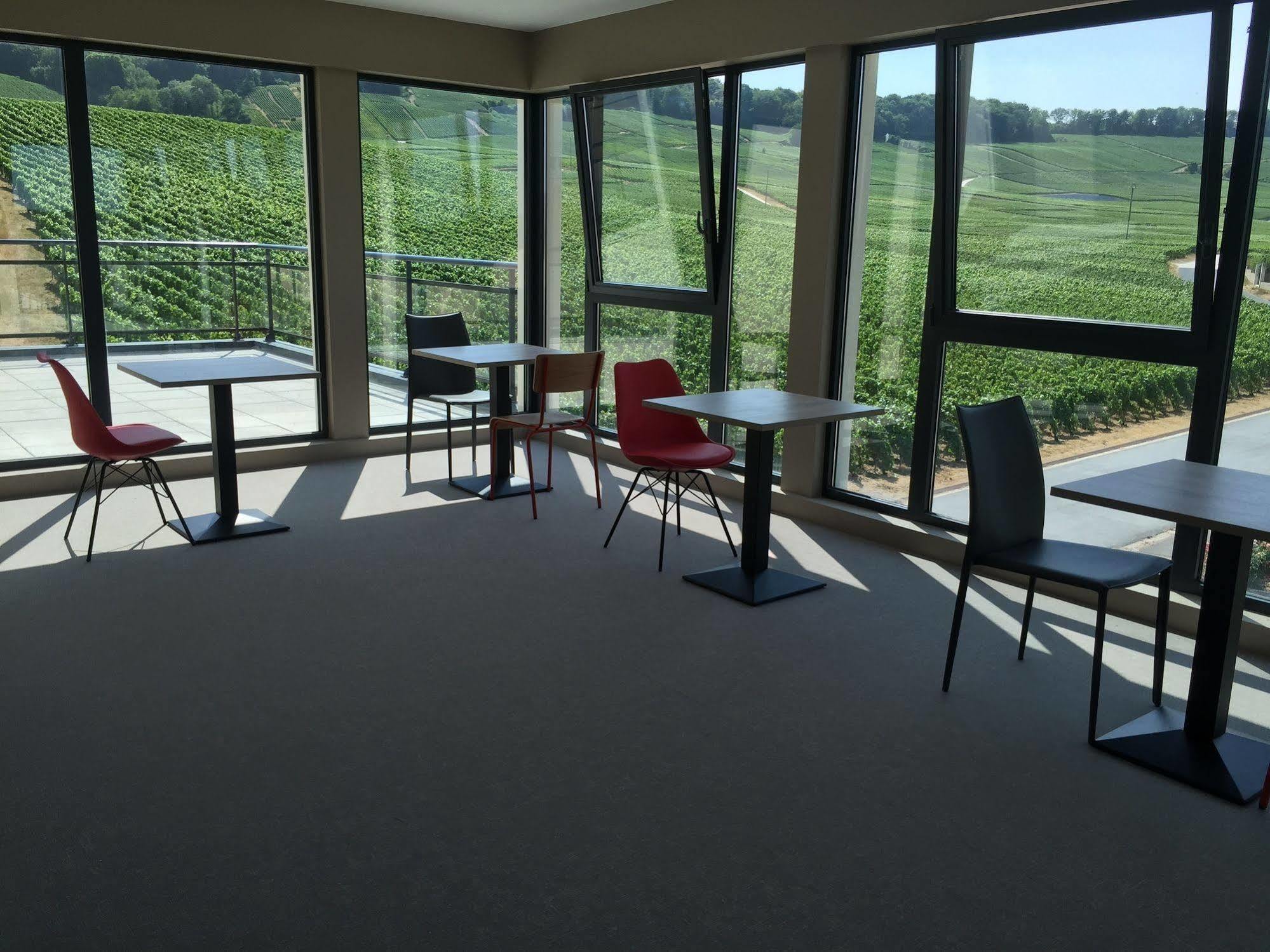 Dans Les Vignes Hotel Chamery Exterior photo