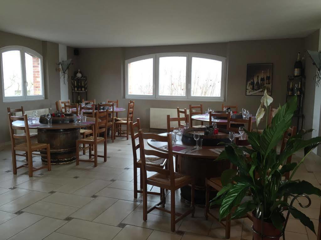 Dans Les Vignes Hotel Chamery Exterior photo