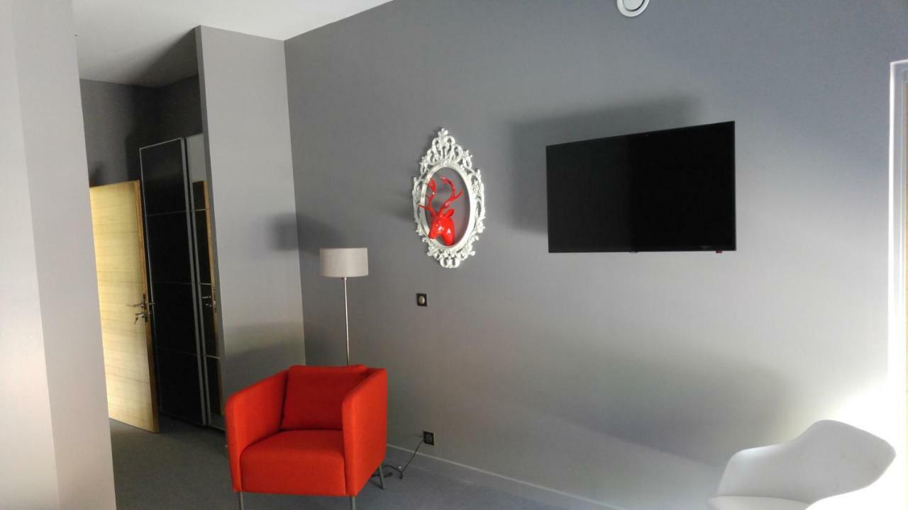 Dans Les Vignes Hotel Chamery Room photo