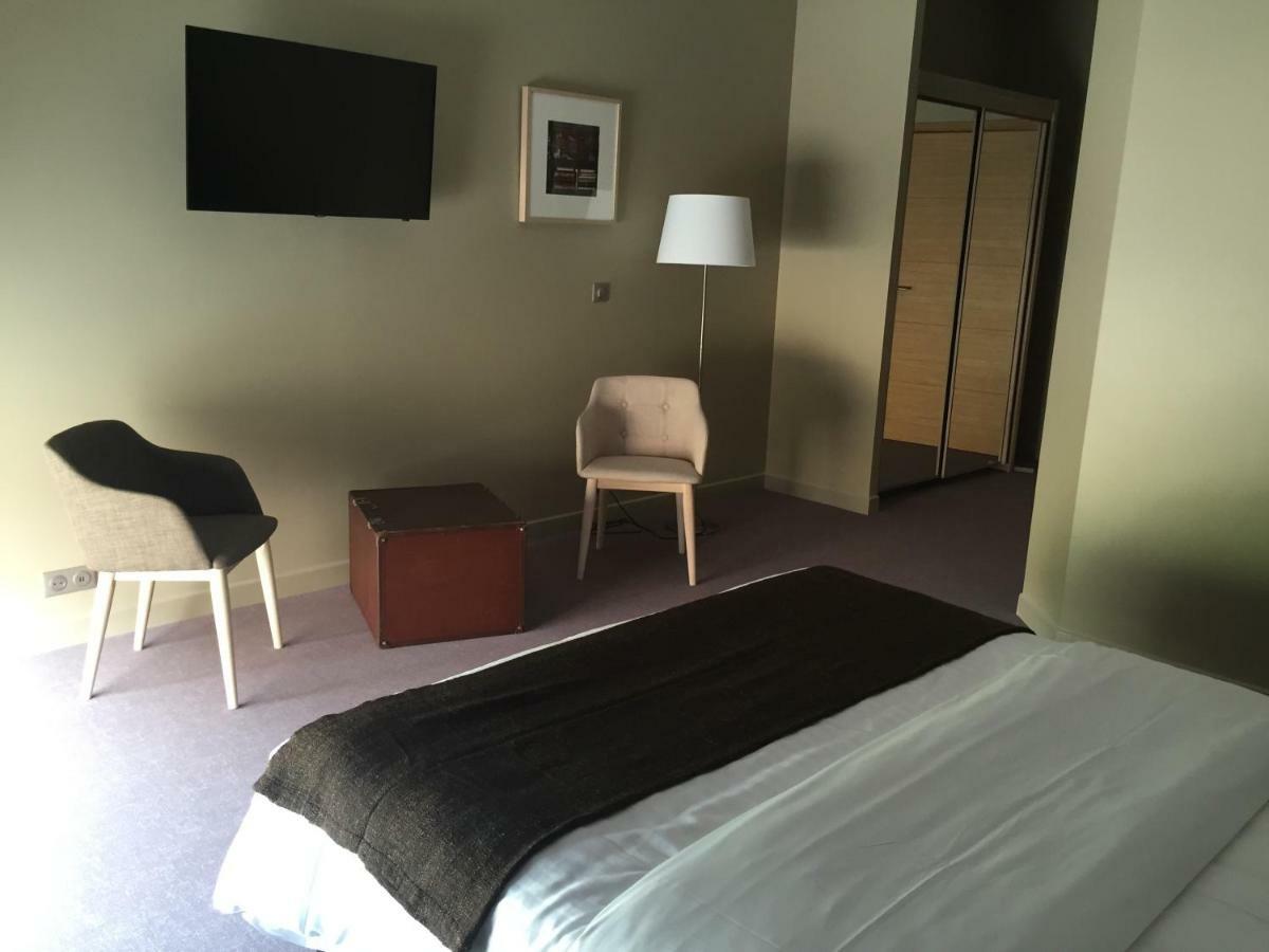 Dans Les Vignes Hotel Chamery Room photo