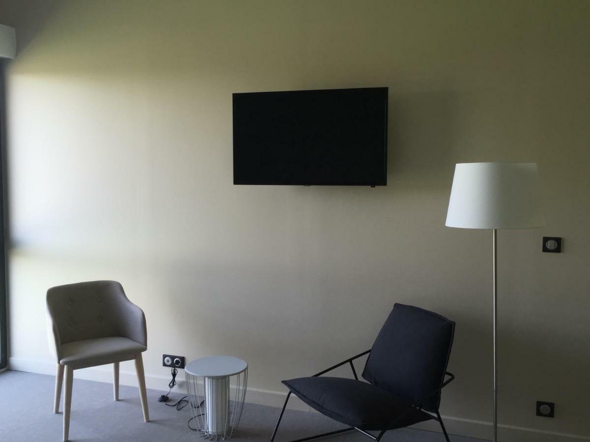 Dans Les Vignes Hotel Chamery Room photo