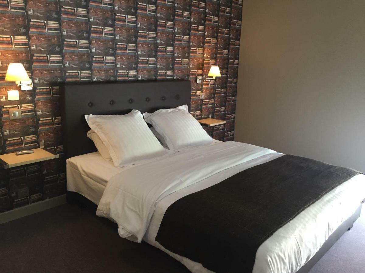 Dans Les Vignes Hotel Chamery Room photo
